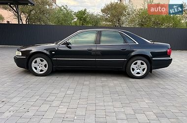 Седан Audi A8 2000 в Староконстантинове