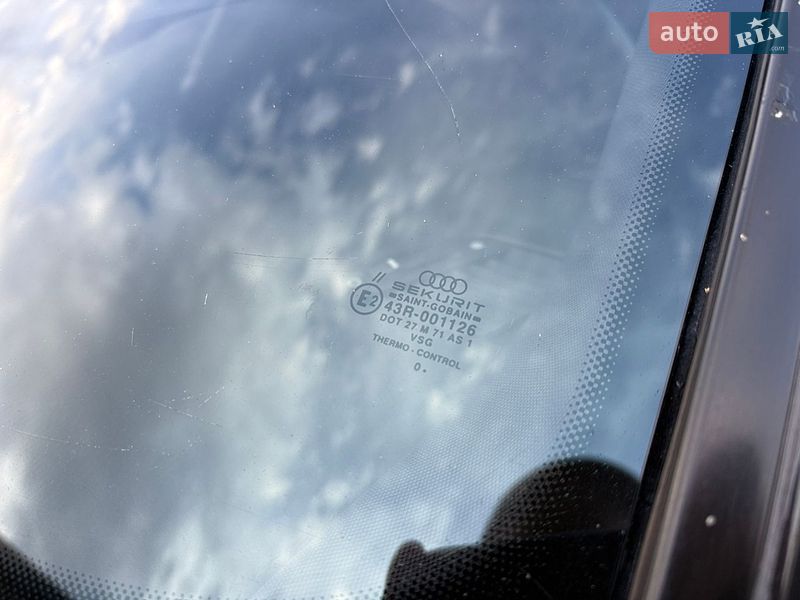 Седан Audi A8 2000 в Староконстантинове