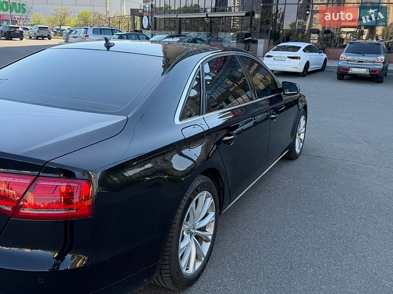 Седан Audi A8 2012 в Киеве