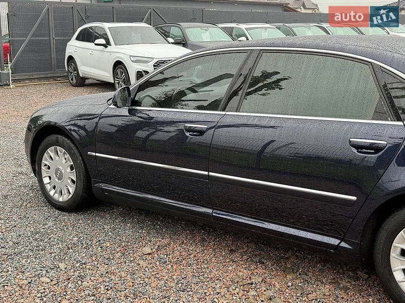 Седан Audi A8 2009 в Стрию