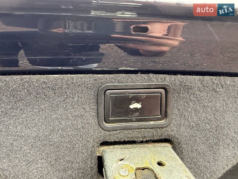 Седан Audi A8 2009 в Стрию