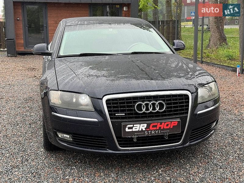 Седан Audi A8 2009 в Стрию