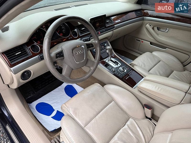 Седан Audi A8 2009 в Стрию