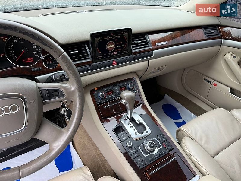 Седан Audi A8 2009 в Стрию