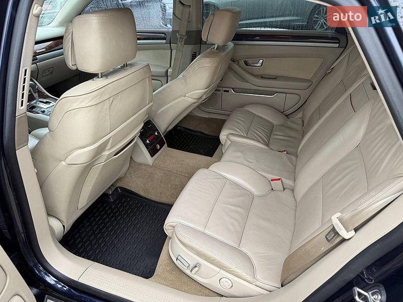 Седан Audi A8 2009 в Стрию