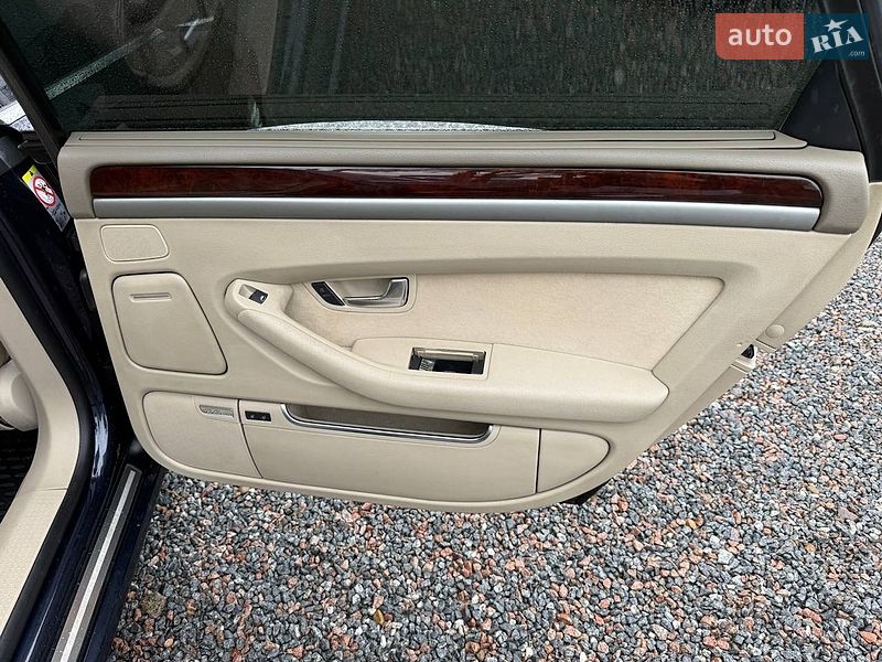 Седан Audi A8 2009 в Стрию