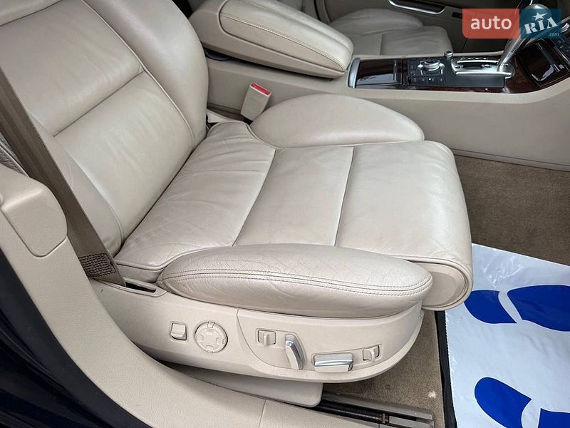 Седан Audi A8 2009 в Стрию