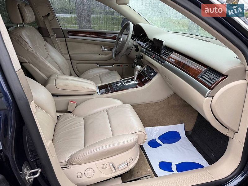 Седан Audi A8 2009 в Стрию