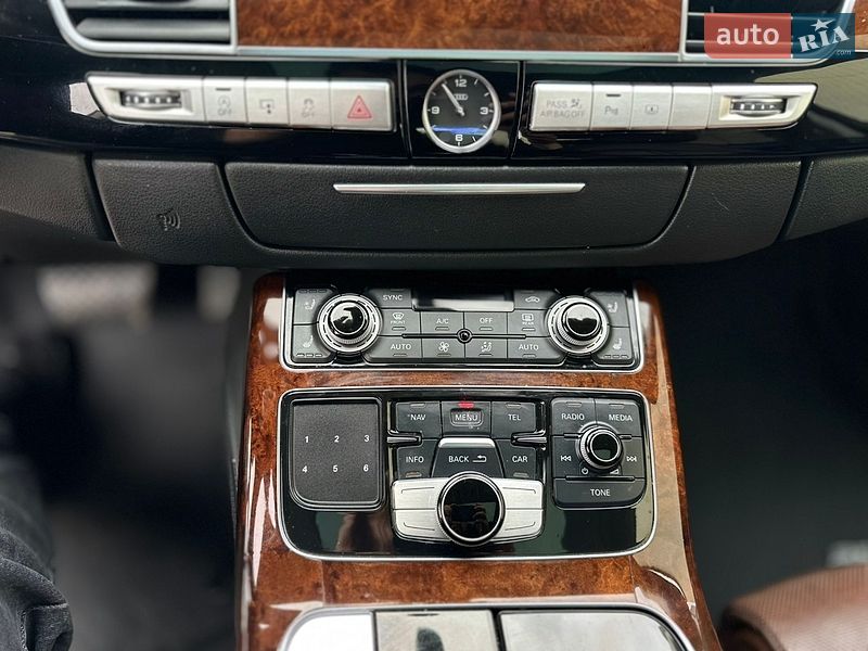 Седан Audi A8 2013 в Львове