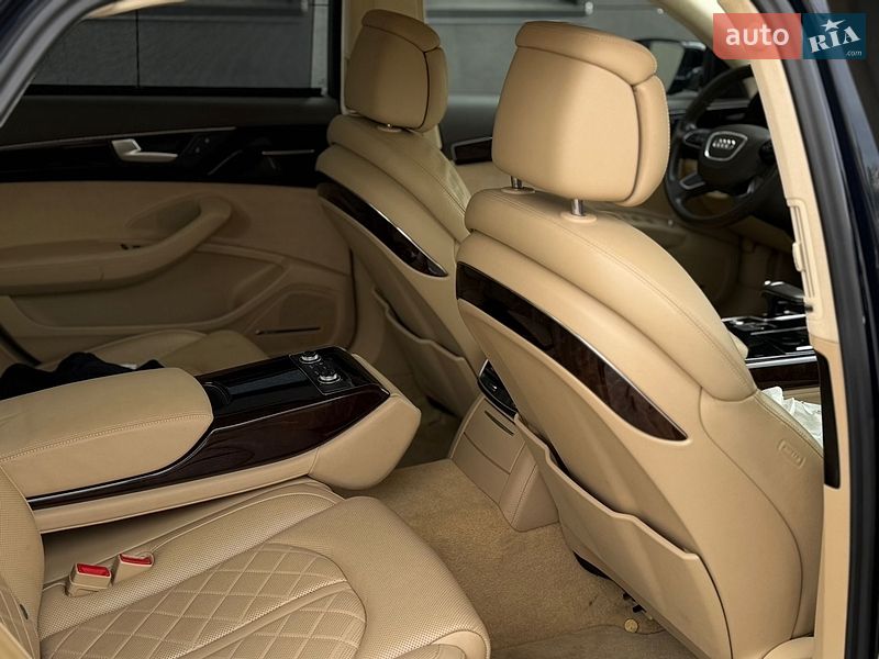 Седан Audi A8 2013 в Днепре