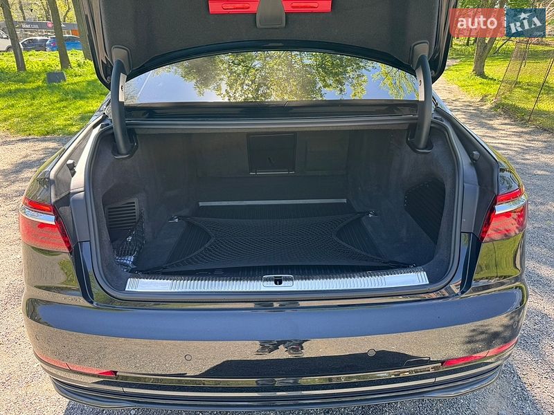 Седан Audi A8 2024 в Хмельницком