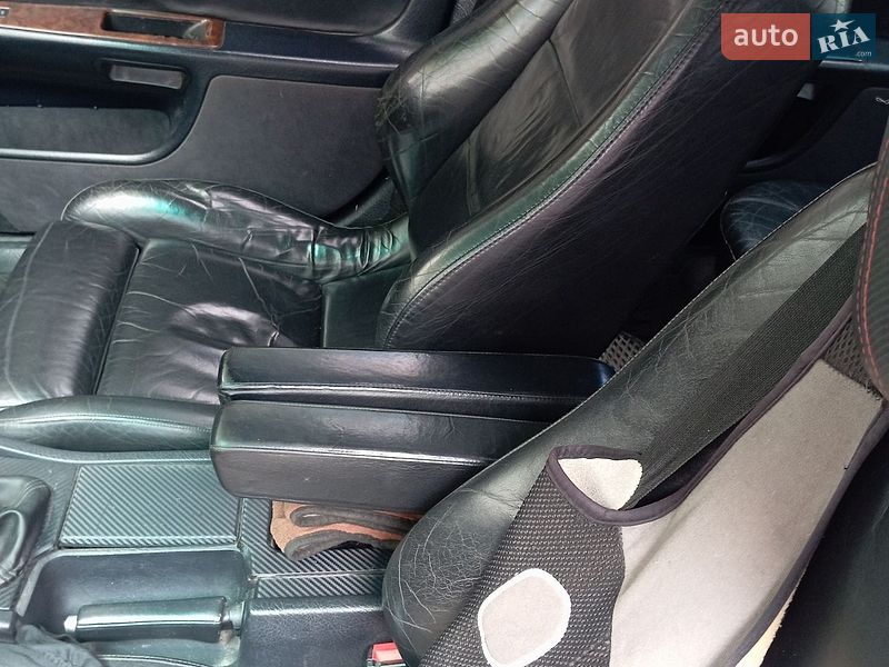Седан Audi A8 1996 в Бурштыне