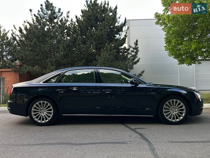 Седан Audi A8 2013 в Днепре