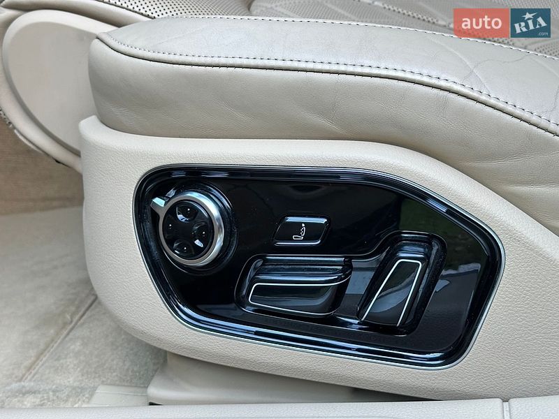 Седан Audi A8 2013 в Днепре