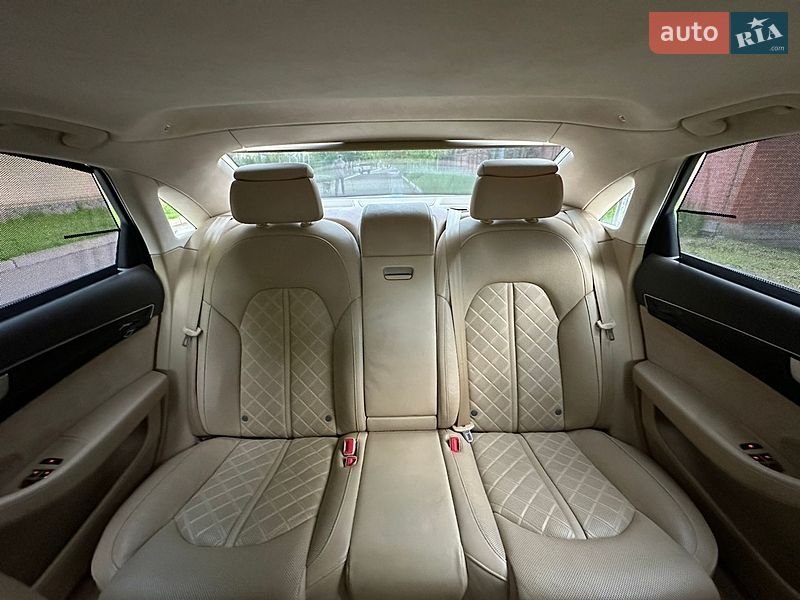 Седан Audi A8 2013 в Днепре