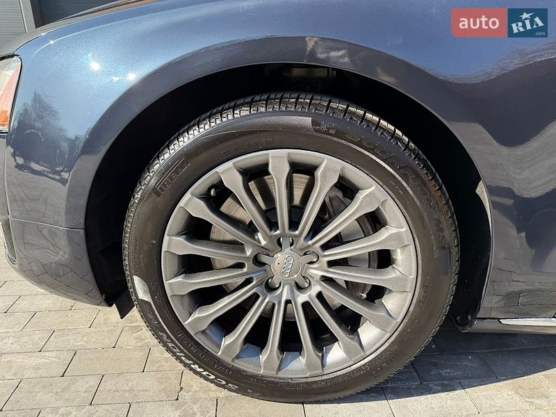 Седан Audi A8 2015 в Киеве