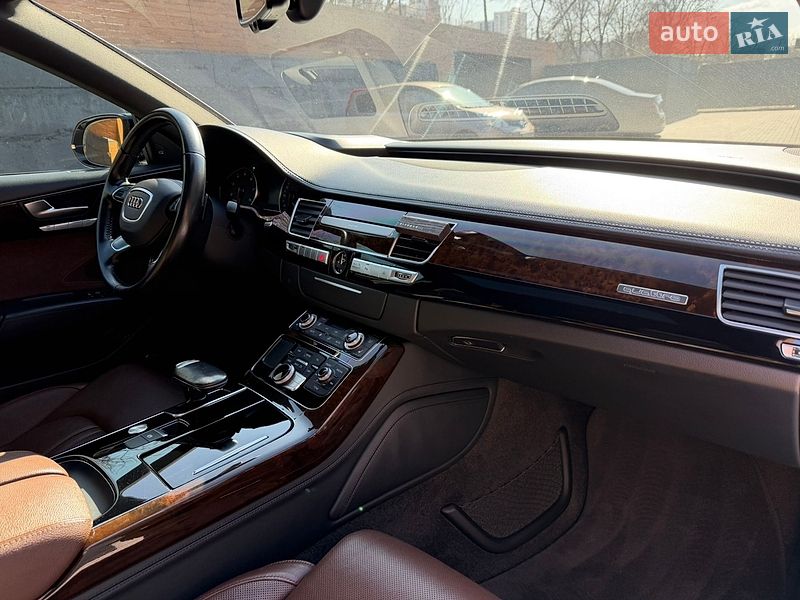 Седан Audi A8 2015 в Киеве