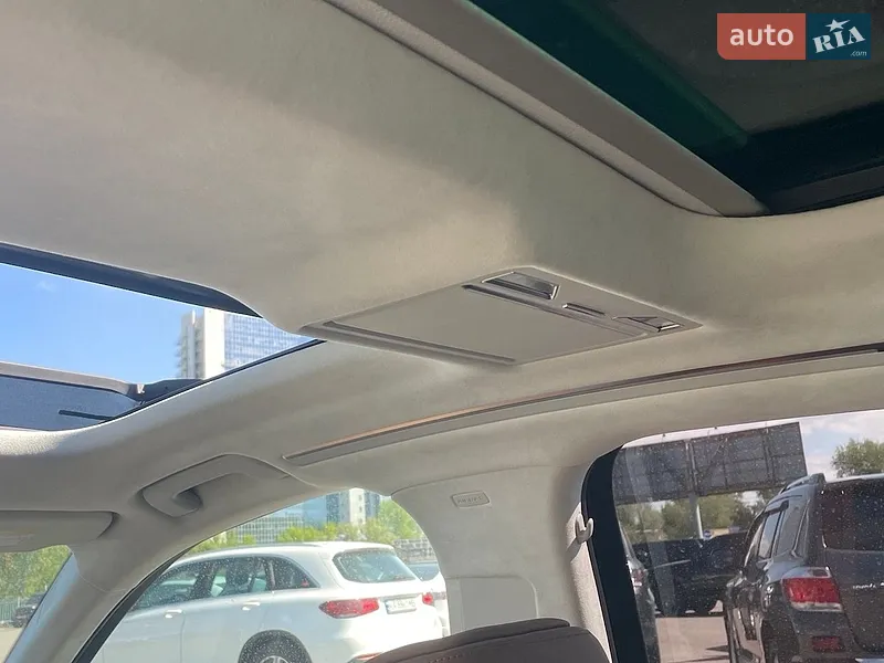 Audi A8 2018 VIN WAU8DAF83KN010633 фото оголошення 28 з 176