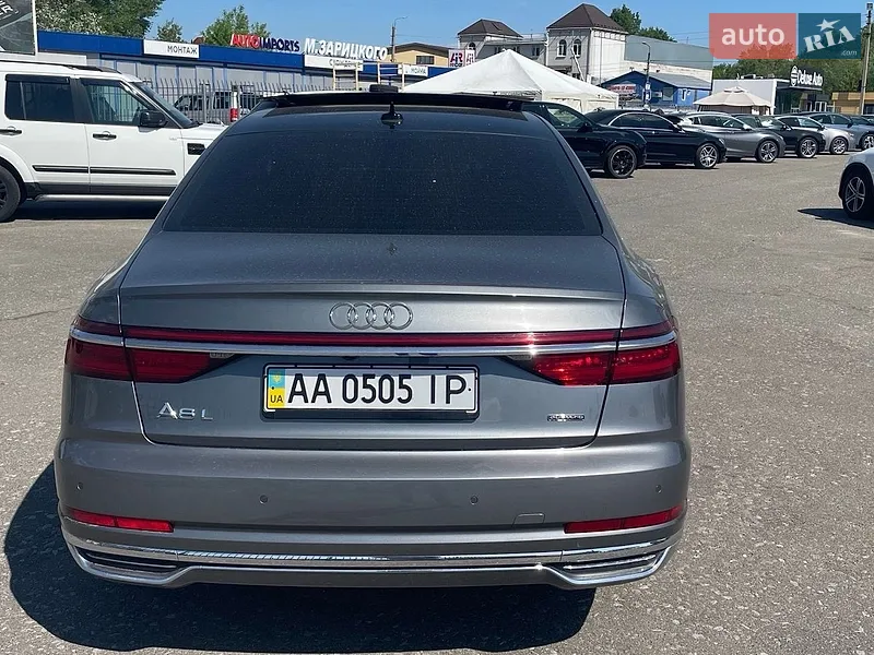 Audi A8 2018 VIN WAU8DAF83KN010633 фото оголошення 8 з 176