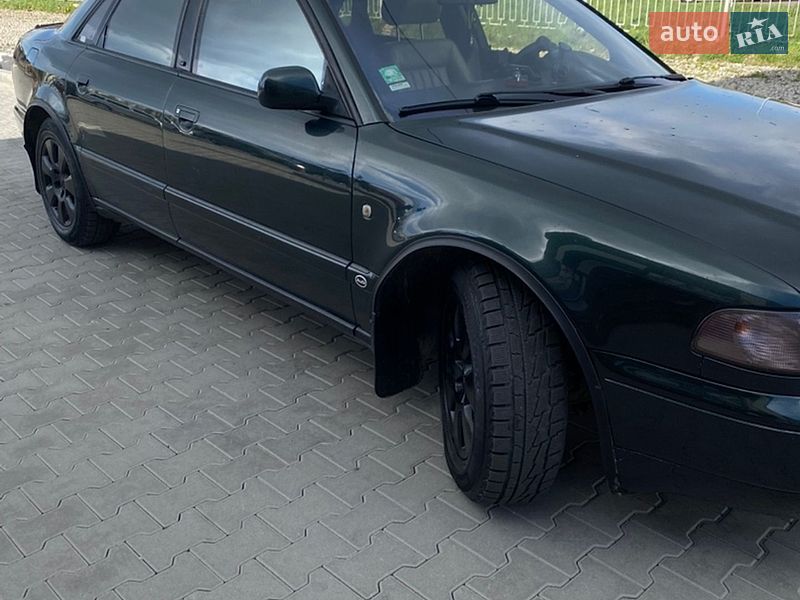 Седан Audi A8 1996 в Калуші