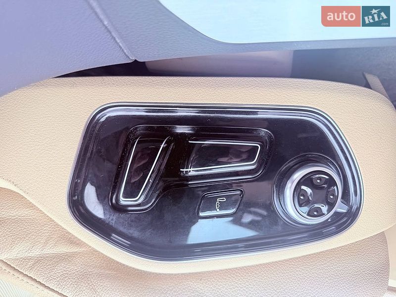 Седан Audi A8 2013 в Ровно
