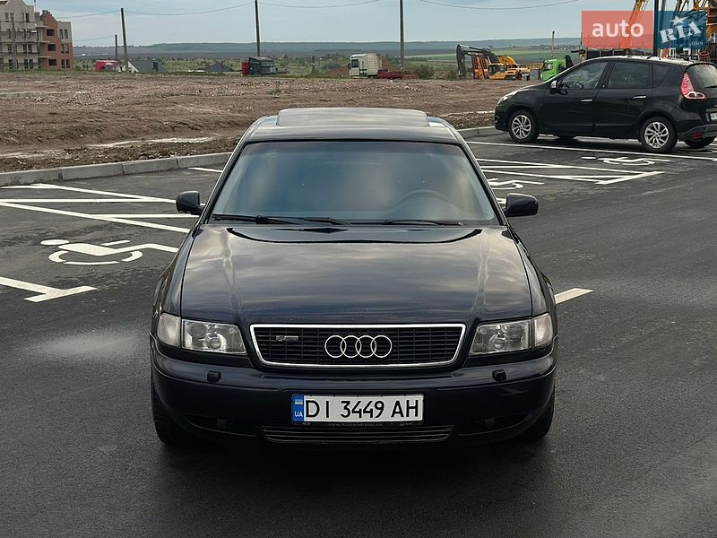 Седан Audi A8 2001 в Ровно