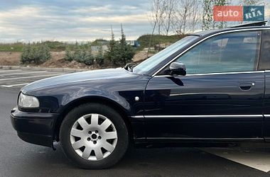 Седан Audi A8 2001 в Ровно