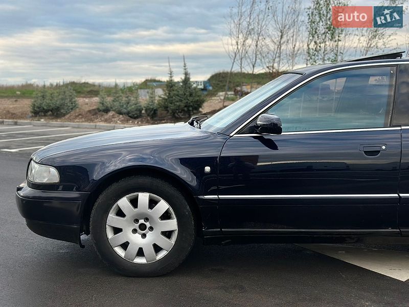 Седан Audi A8 2001 в Ровно