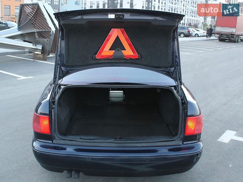 Седан Audi A8 2001 в Ровно