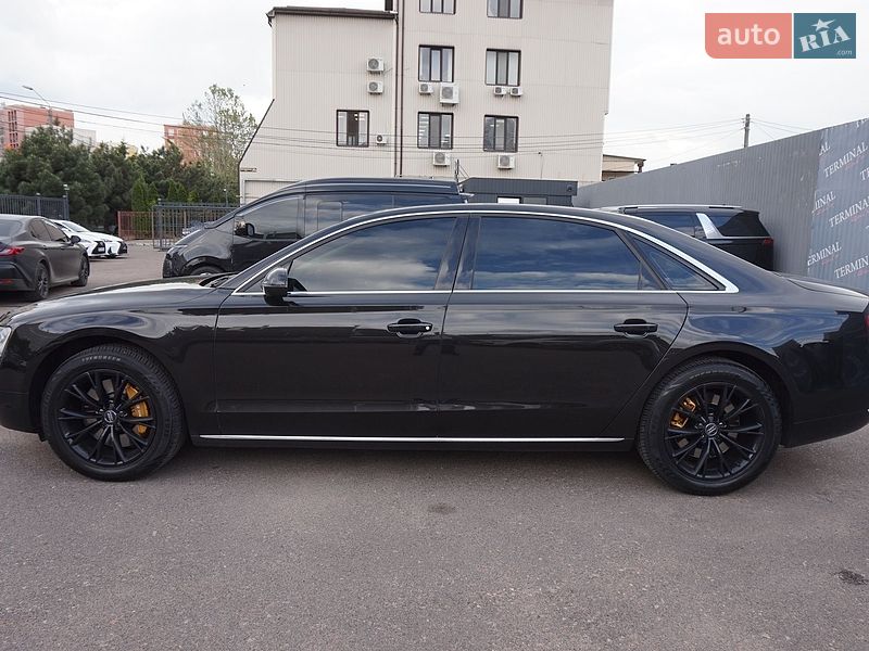 Седан Audi A8 2012 в Одесі