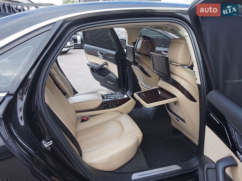 Седан Audi A8 2012 в Одесі