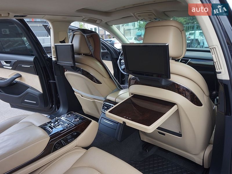 Седан Audi A8 2012 в Одесі