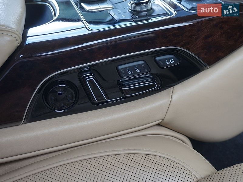 Седан Audi A8 2012 в Одесі