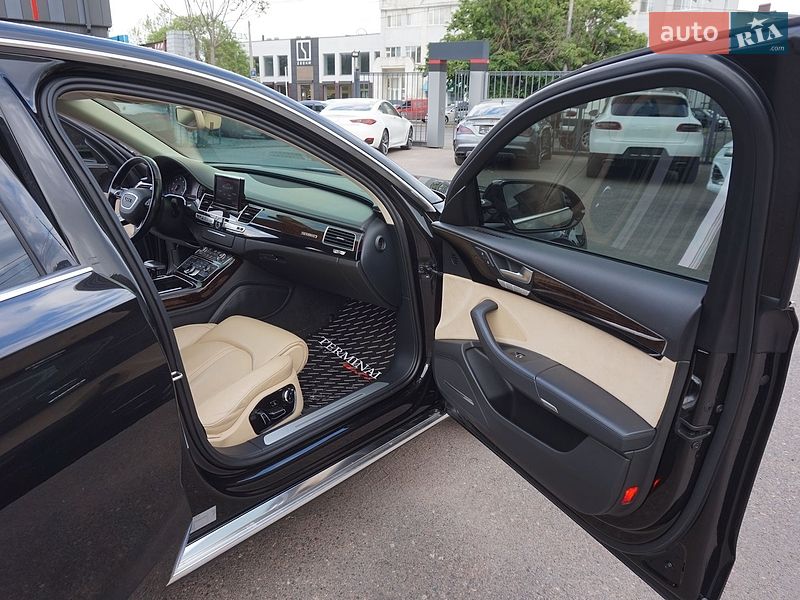 Седан Audi A8 2012 в Одесі