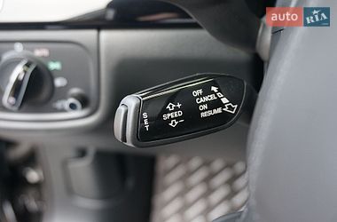 Седан Audi A8 2012 в Одесі
