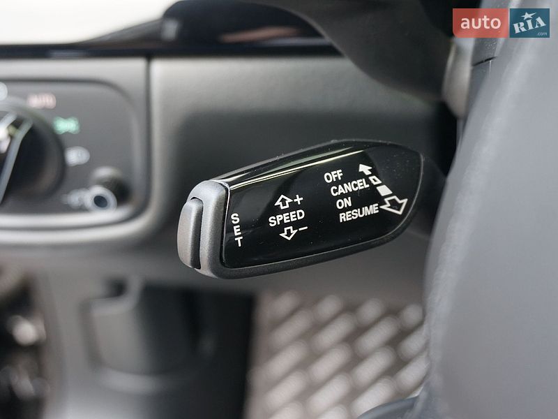 Седан Audi A8 2012 в Одесі