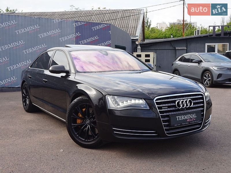 Седан Audi A8 2012 в Одесі