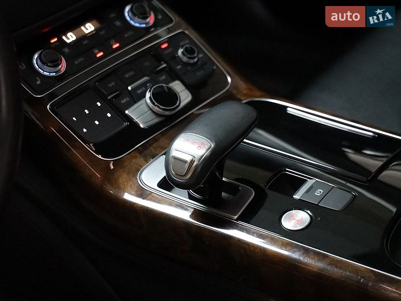 Седан Audi A8 2018 в Луцке