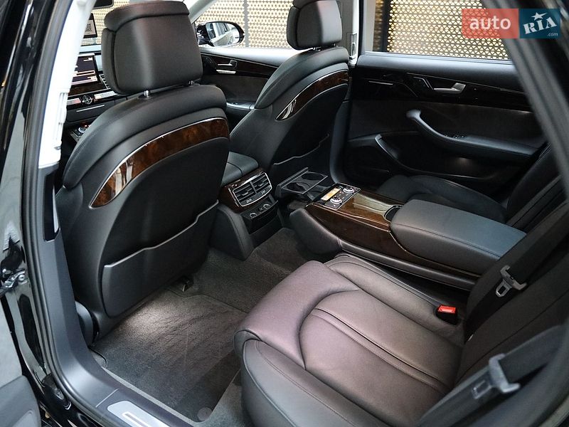 Седан Audi A8 2018 в Луцке