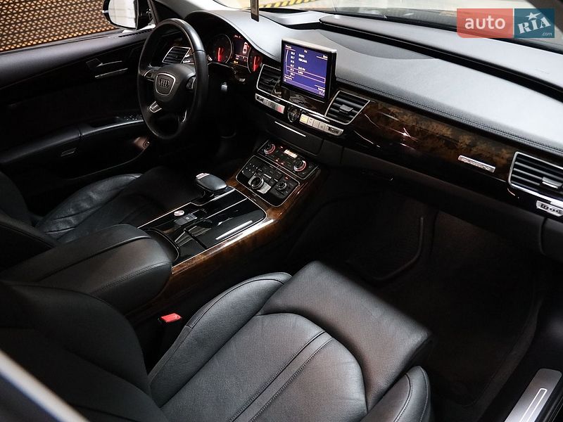 Седан Audi A8 2018 в Луцке