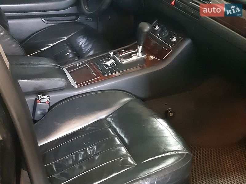 Седан Audi A8 2005 в Чернівцях