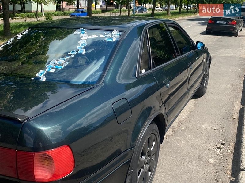 Седан Audi A8 1996 в Калуші