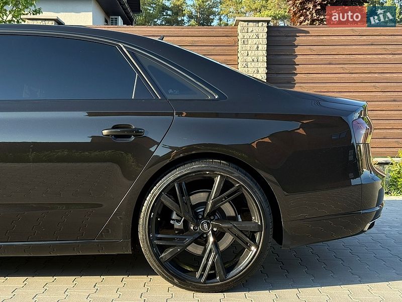 Седан Audi A8 2014 в Виннице