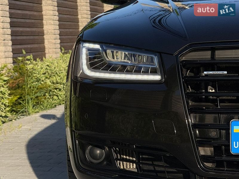 Седан Audi A8 2014 в Виннице