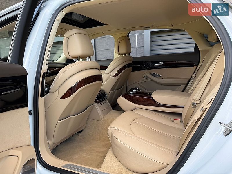 Седан Audi A8 2012 в Києві