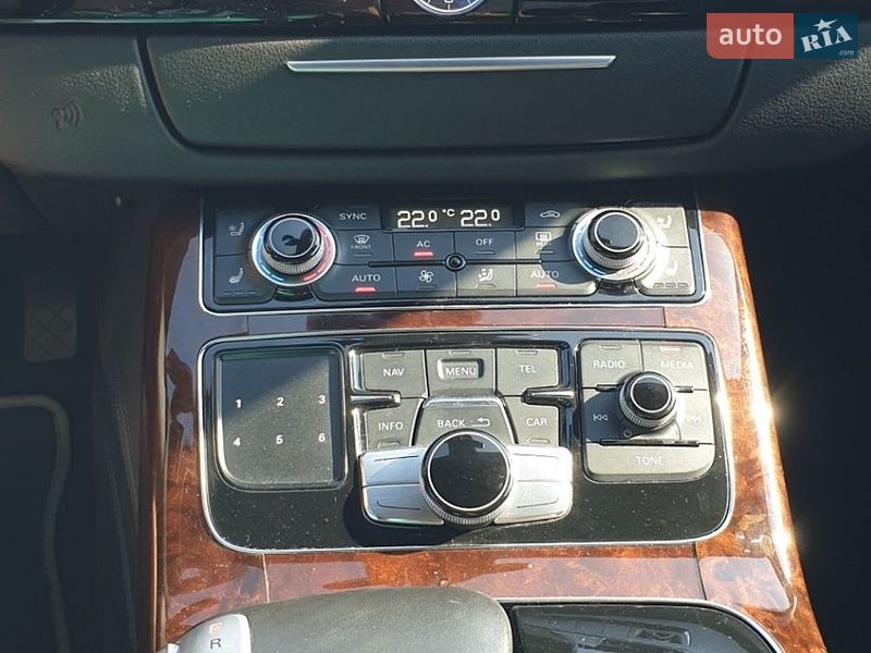 Седан Audi A8 2012 в Мукачевому