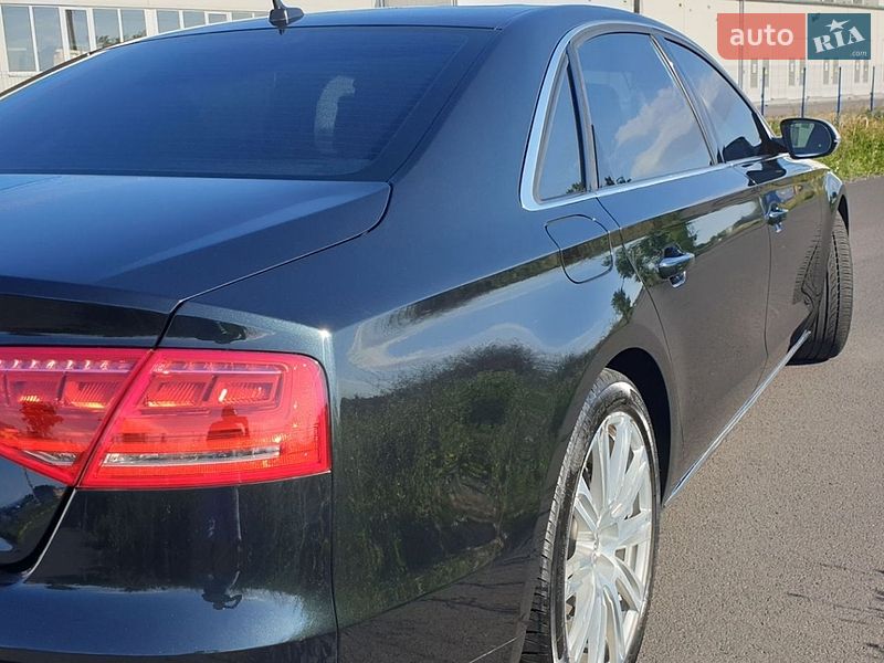 Седан Audi A8 2012 в Мукачевому