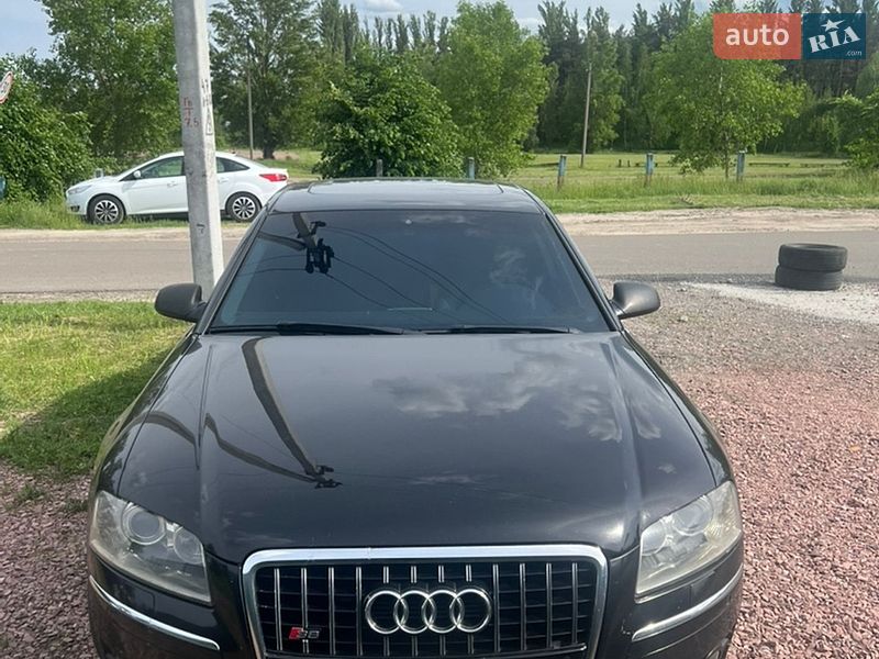 Седан Audi A8 2004 в Киеве