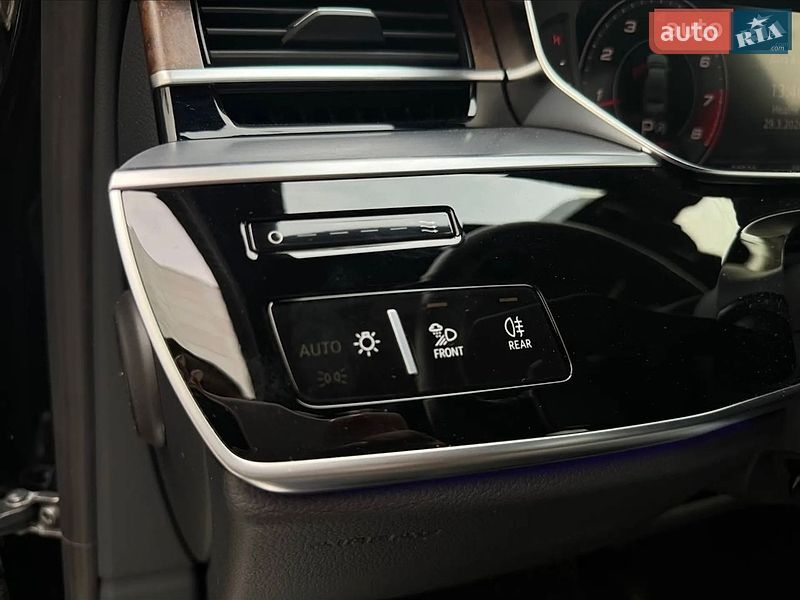 Седан Audi A8 2021 в Киеве