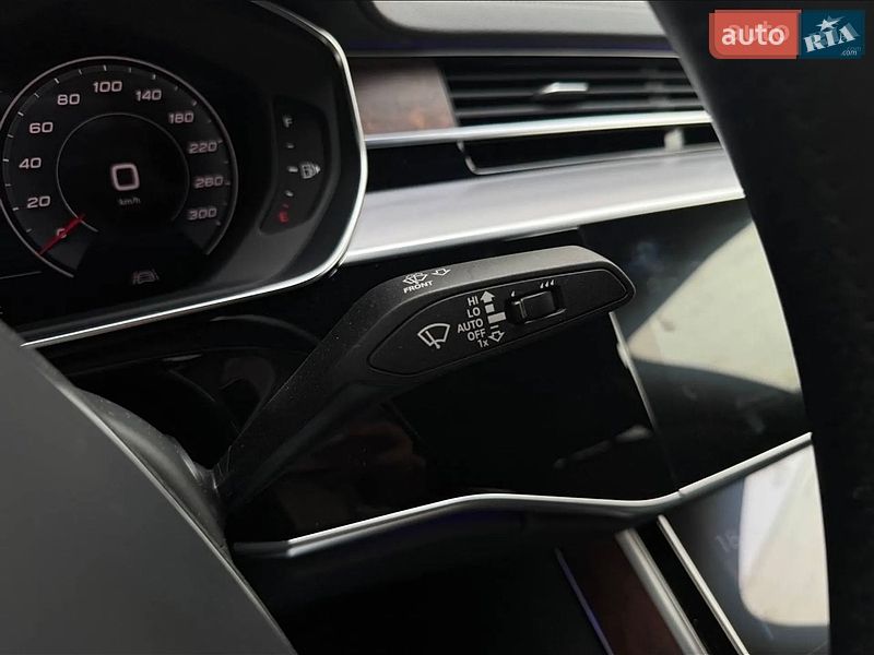 Седан Audi A8 2021 в Киеве
